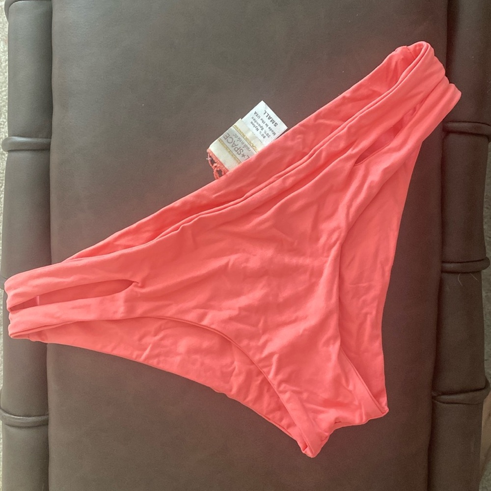 L space bottoms size small